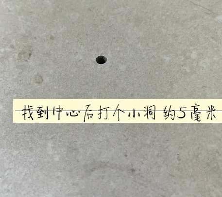 延长瓷砖空鼓维修公司专业解答在瓷砖铺贴过程中，如果砂料搅拌不均匀，将会带来以下问题